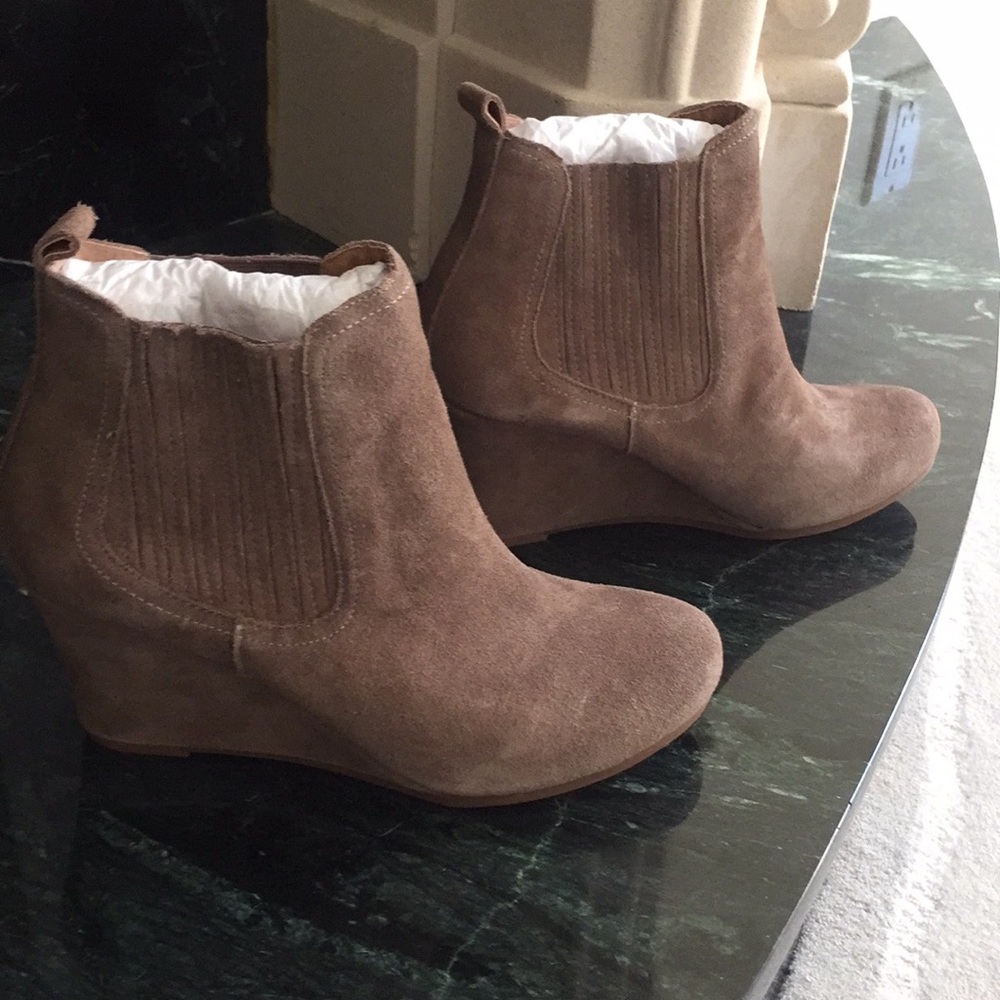 Dolce Vita Posie wedge bootie